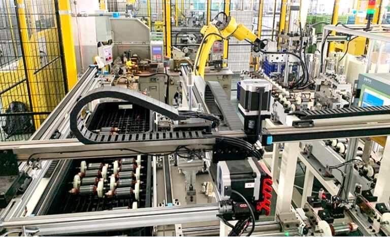 binder B23 Hybrid Connector: Power and Data in One for Next-Gen Automation